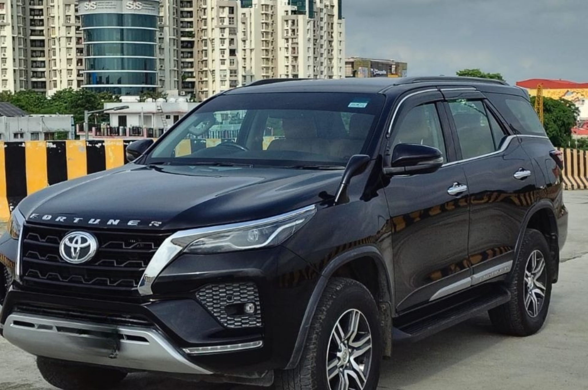 1 2023 Toyota Fortuner 4x2 Diesel Automatic - Image 1