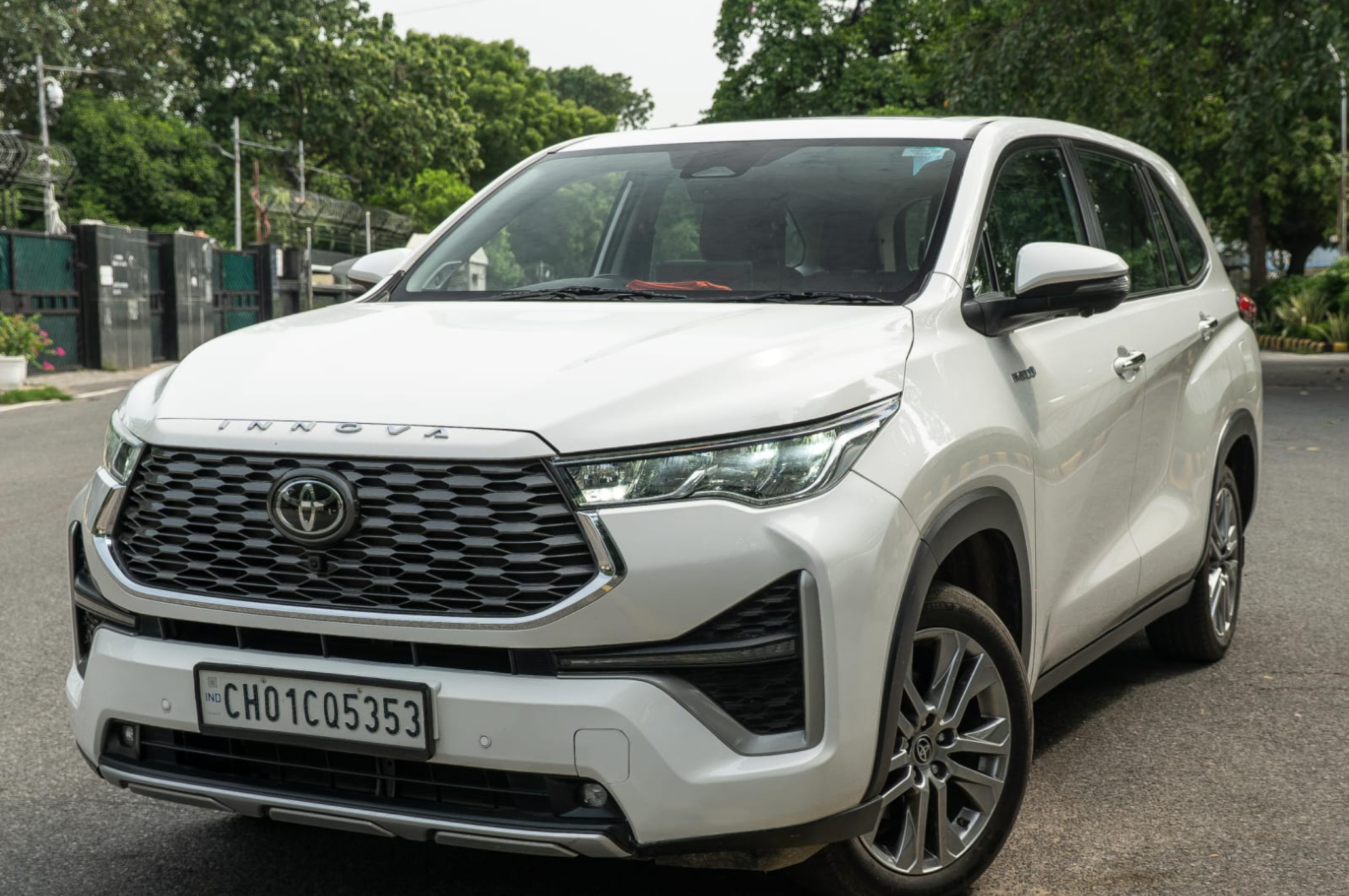 4 2023 Toyota Innova Hycross ZX(O) Hybrid - Image 1