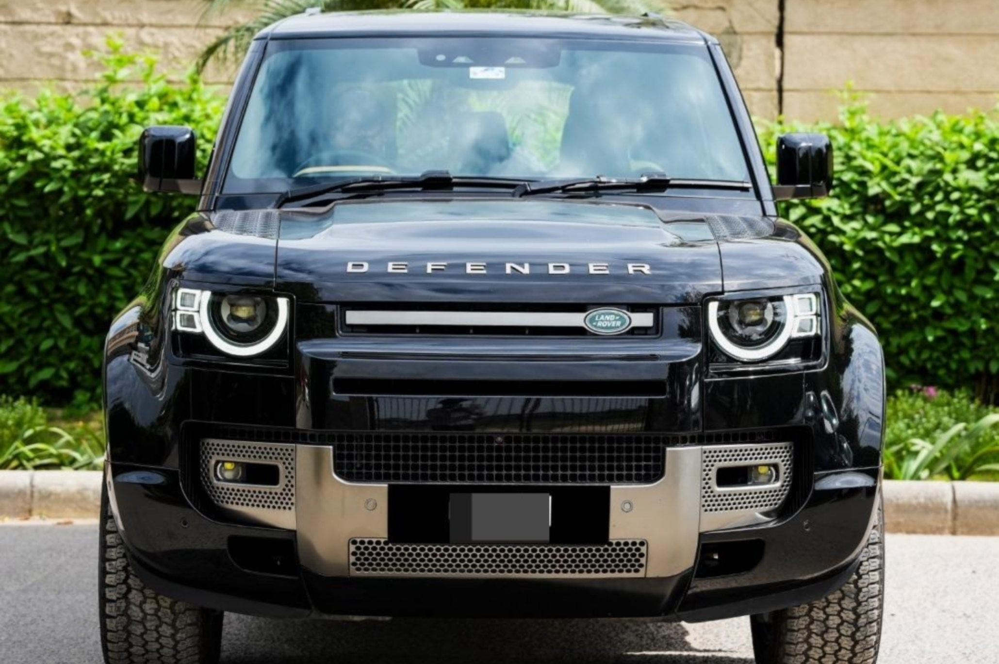 cars (9) Land Rover Defender 110 HSE X-Dynamic – 2025 - Image 1