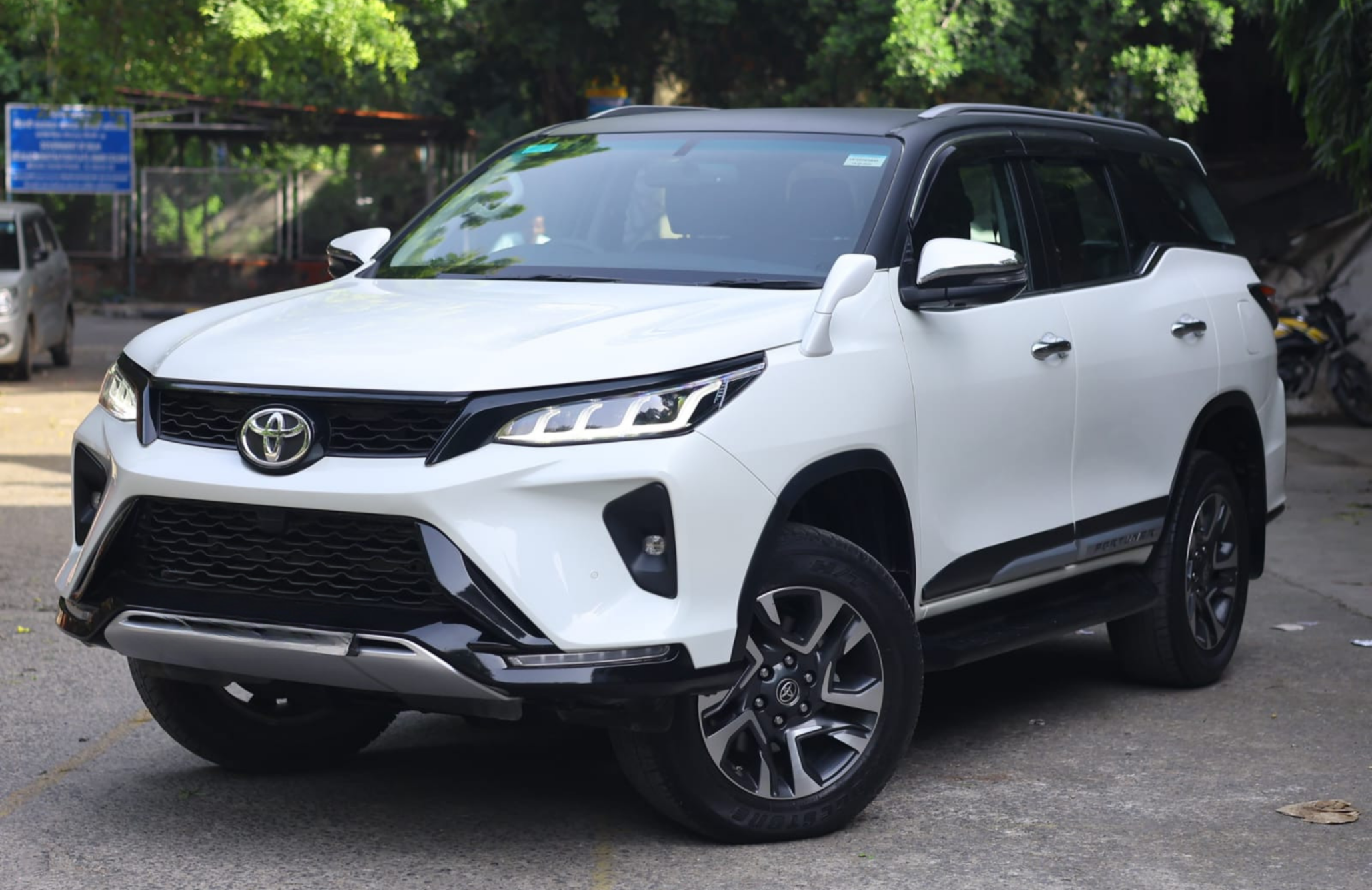 4 Toyota Fortuner Legender 4x2 Automatic – 2022 - Image 1